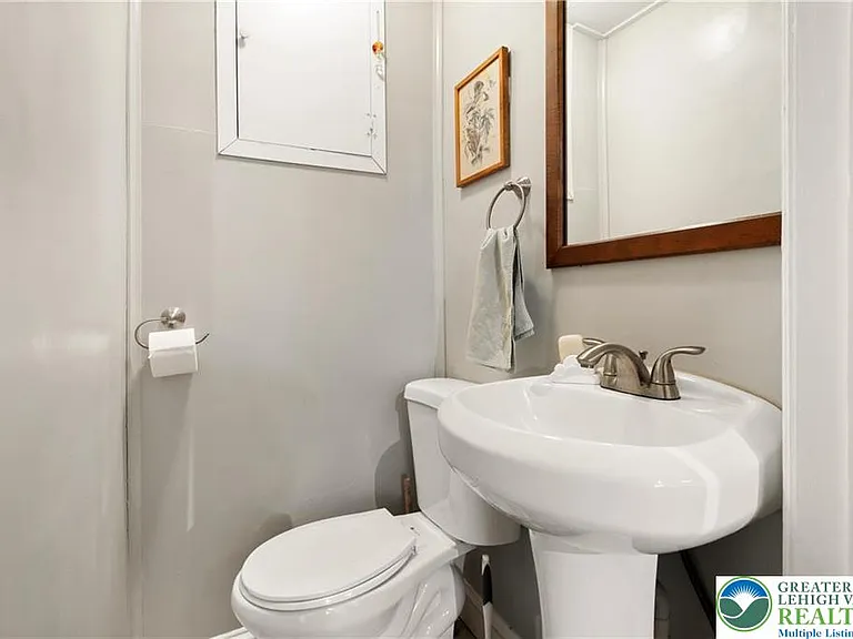 717 W Broad St #1 — Photo 6