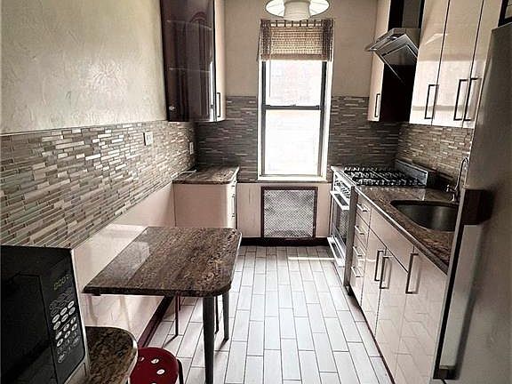 3rd image of 26 Cass Pl APT 4E