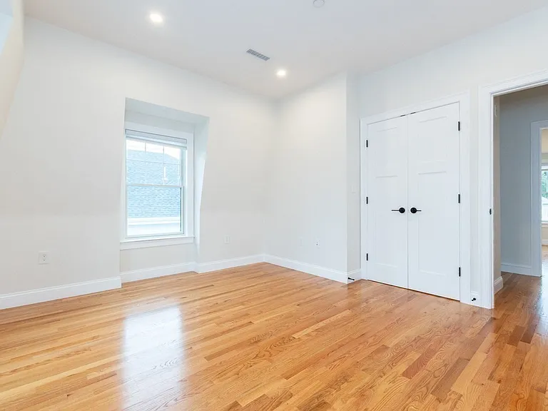 210 Adams St #3 — Photo 28