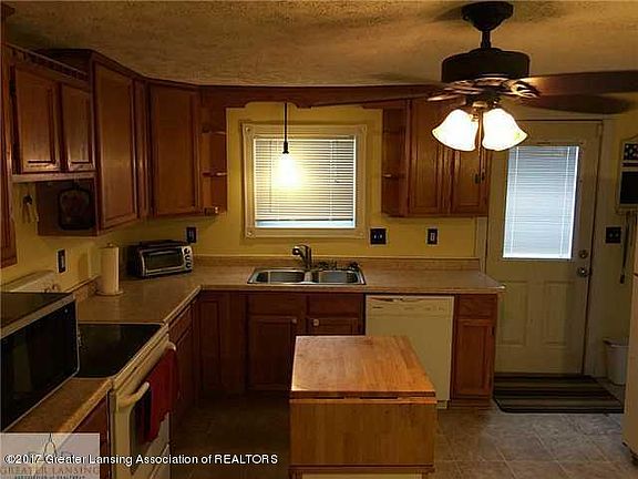 2nd image of 1059 Jackson St