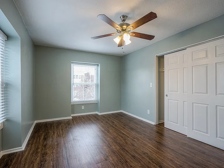 4115 & 4117 Warwick Blvd — Photo 17