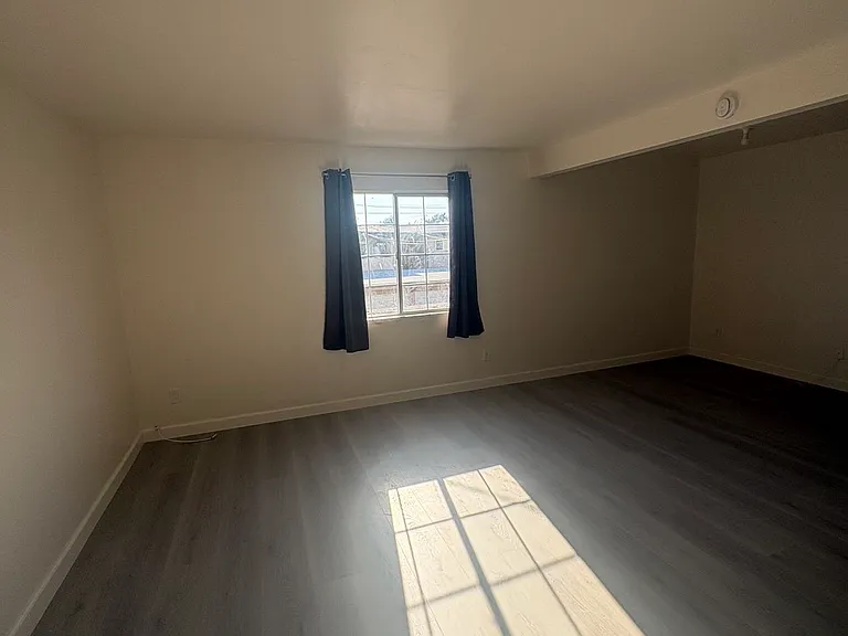 713 Karesh Ave — Photo 2