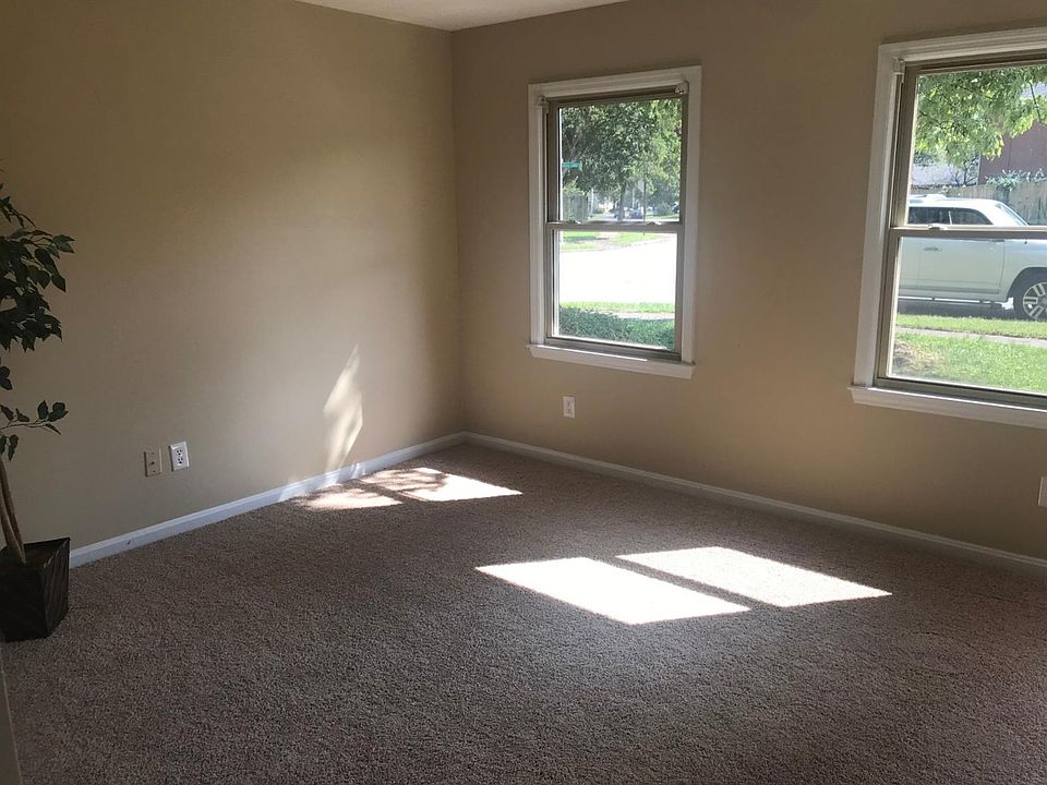 2nd image of 1332 Deer Lake Cir