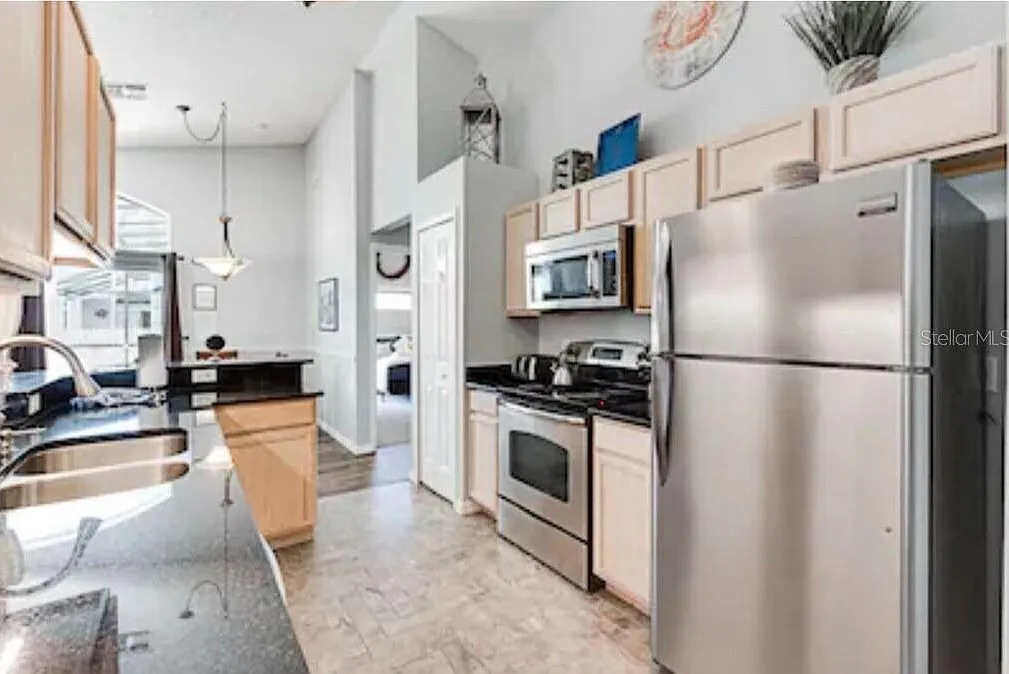 4 bed, 3.0 bath, 1531 sqft, $2,400 — Photo 4