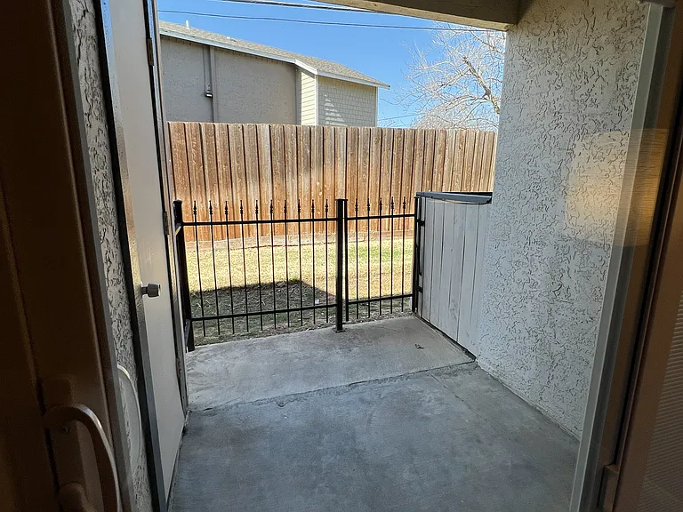 835 W Harwood Rd #C — Photo 13