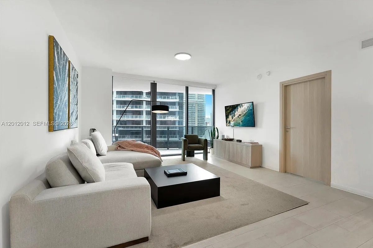 Building Photo - 1000 Brickell Plz #3607