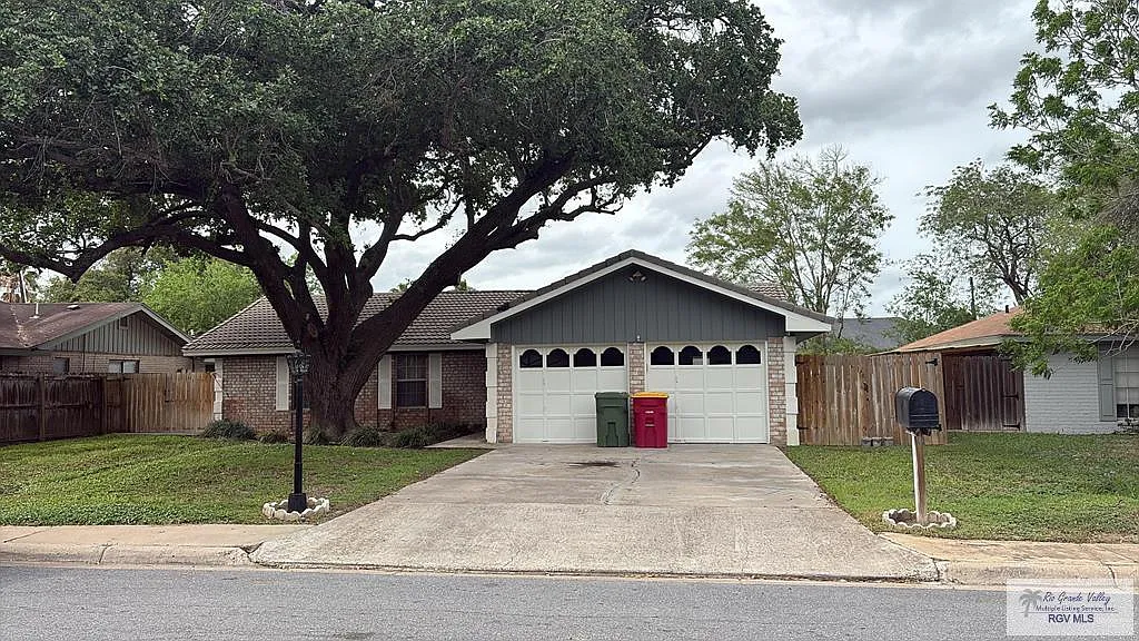 4 bed, 2.0 bath, 1436 sqft, $2,000 — Photo 1