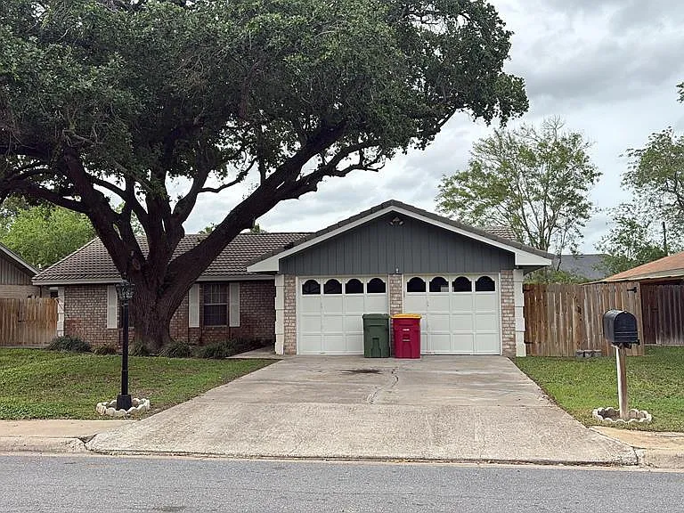 15 Sunnyside Ln — Photo 1