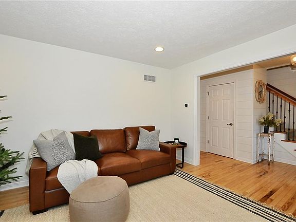 3rd image of 457 Coventry Way