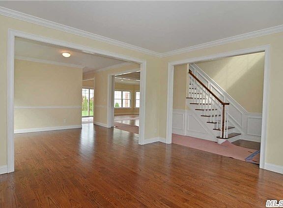 5th image of 9 Henderson Ave