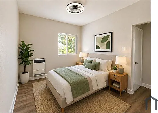 145 E 36th Pl #B — Photo 1