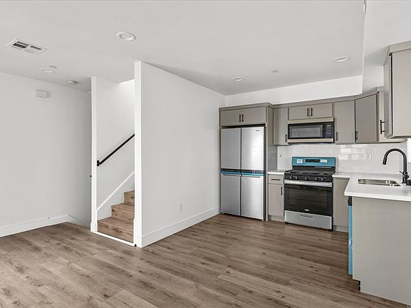 3rd image of 858 N Hudson Ave #A