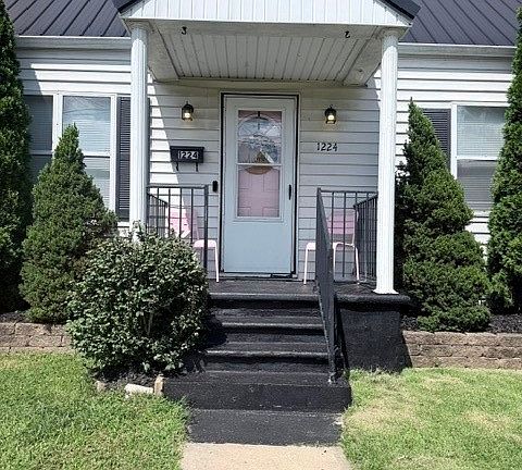 2nd image of 1224 Moore Ave
