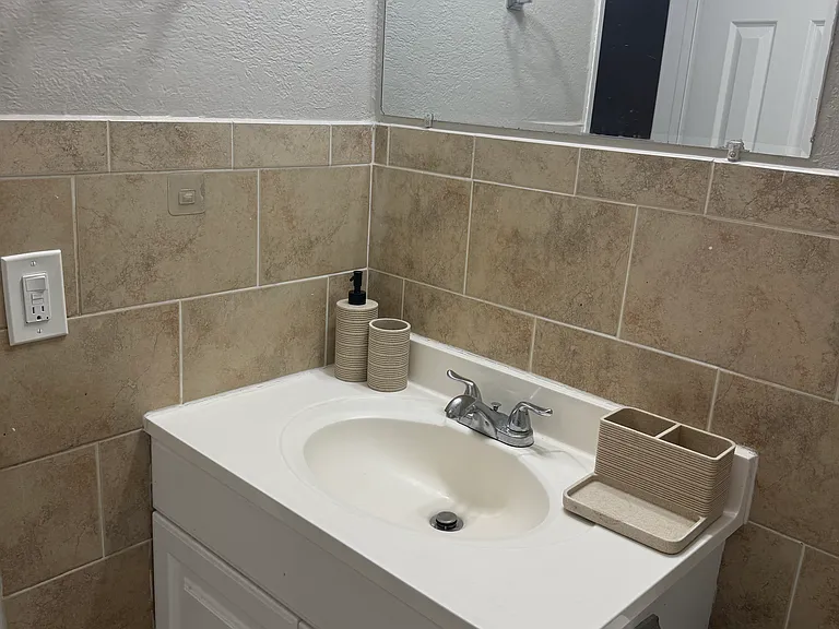 21200 NE 12th Ct — Photo 5