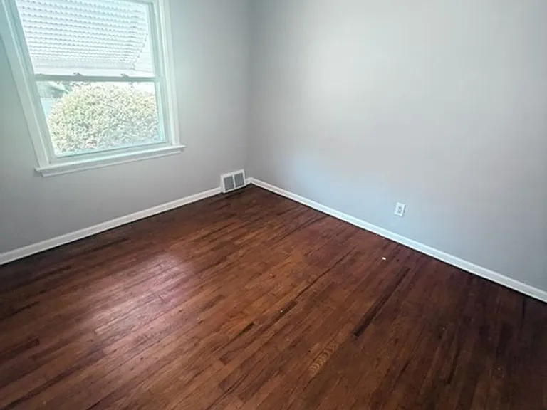 11215 Langton Ave — Photo 11