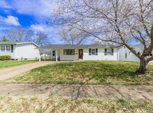 975 Kingsbrook Ln, Florissant, MO 63031