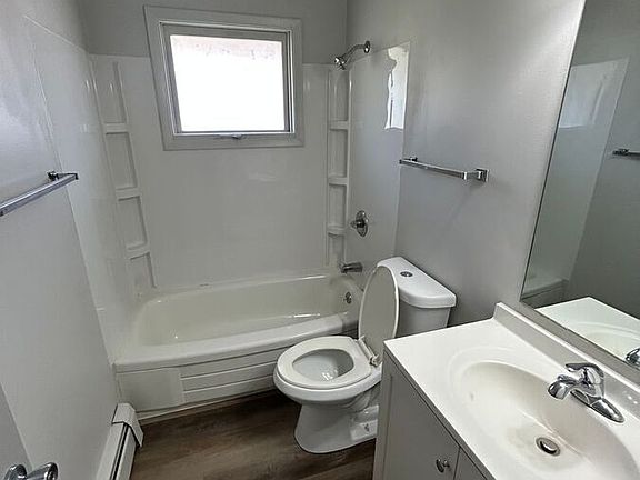 4th image of 602 E 2nd St S #4