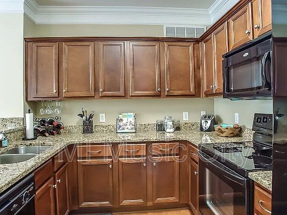 3rd image of 2310 Elliott Ave APT 612