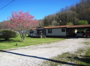 321 Youngstown Dr, Clendenin, WV 25045