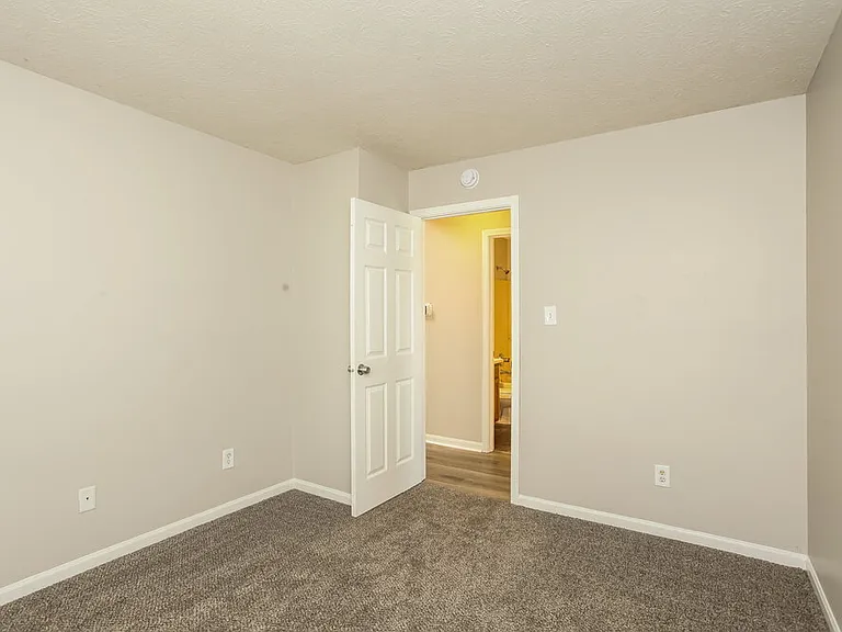 7825 Jaclyn Dr — Photo 12