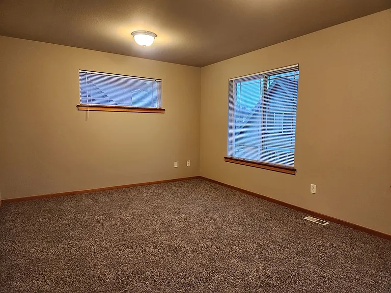 6216 Malloy Ave — Photo 8