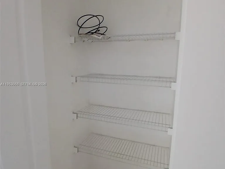 425 NE 30th St #203 — Photo 8