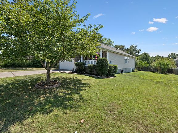 3rd image of 1380 Creekside Dr