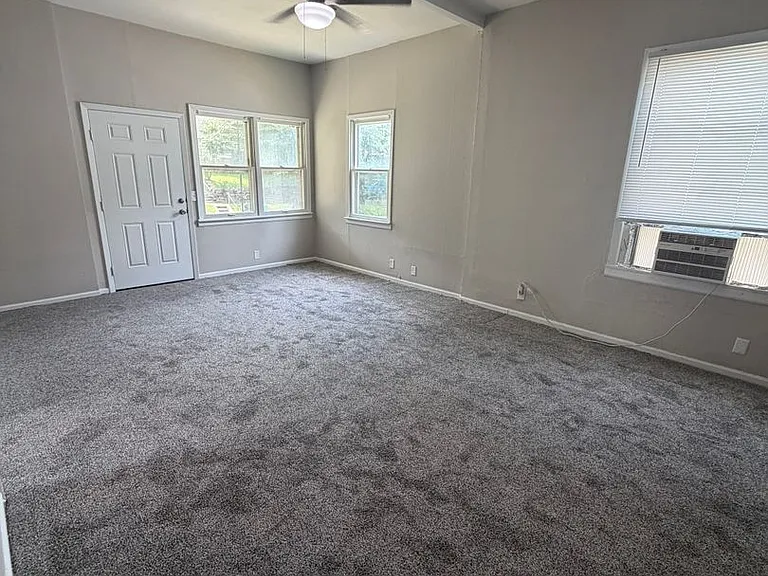513 E Colorado Ave — Photo 6