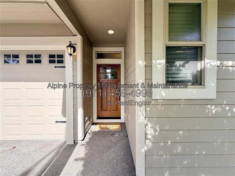 5 bed, 2.5 bath, 2191 sqft, $3,300 — Photo 2