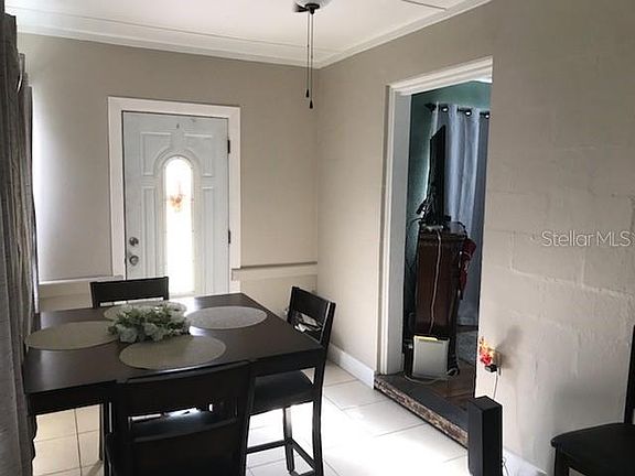 4th image of 427 Brightwood Ave