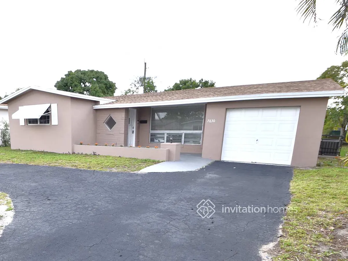 Building Photo - 7630 Coral Blvd