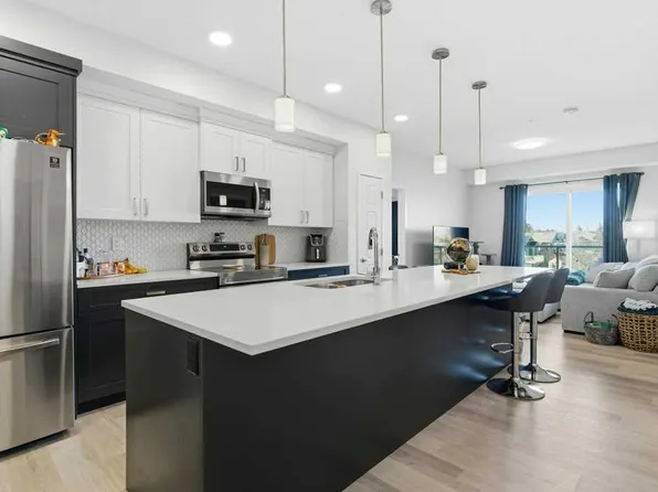 200 S Harvest Hills Pl NE #305, Calgary, AB T3K 2N3