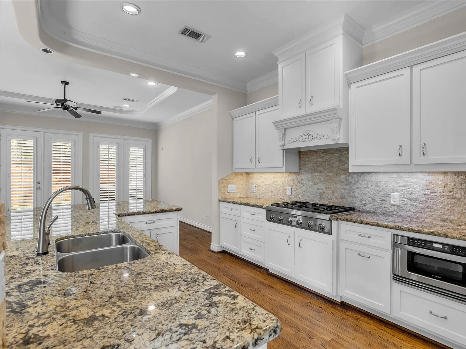 4 bed, 3.5 bath, 3801 sqft, $5,000 — Photo 3