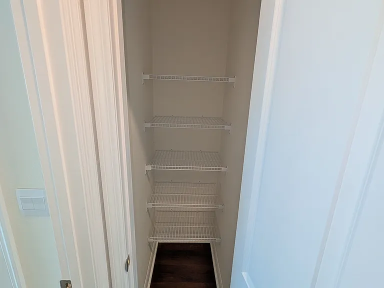 2926 Suncoast Plains Dr — Photo 10