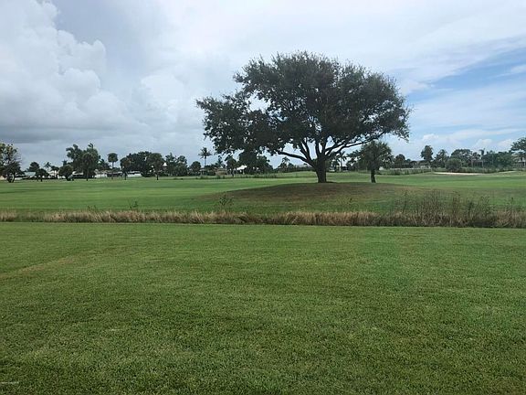 5th image of 23 Fairway Dr