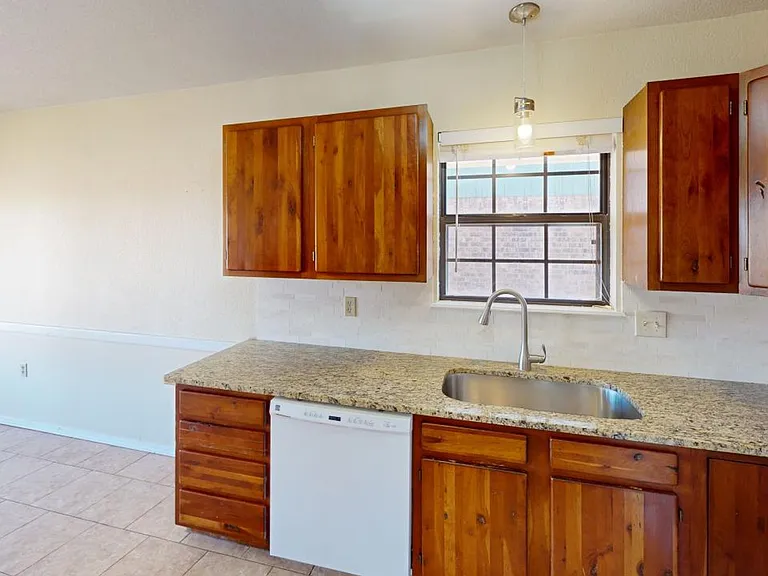 1460 Lindberg Ave — Photo 15