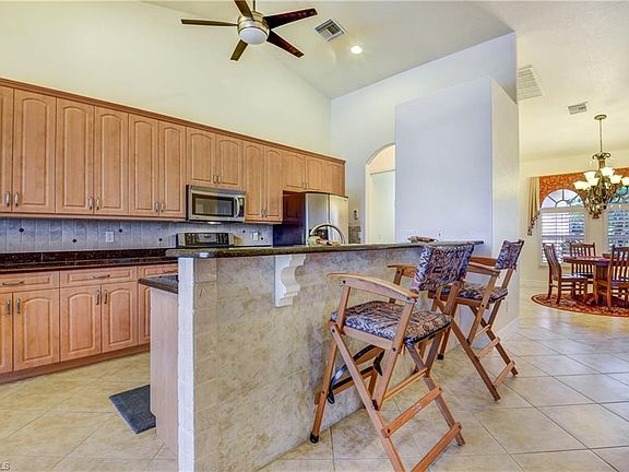 5th image of 626 SE 8th Pl