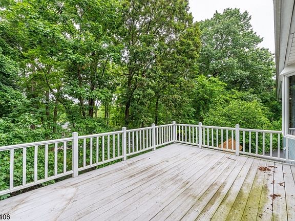 4th image of 145 Knollwood Dr
