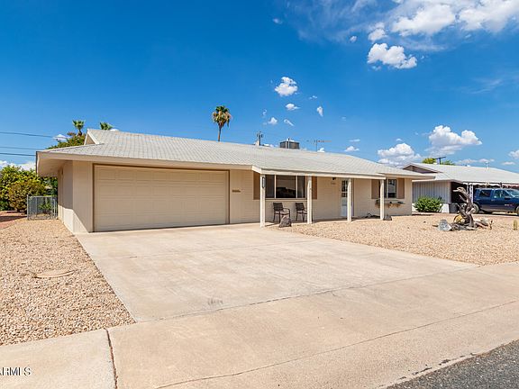 3rd image of 10854 W CANTERBURY Drive