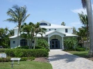 1920 Crayton Rd, Naples, FL 34102