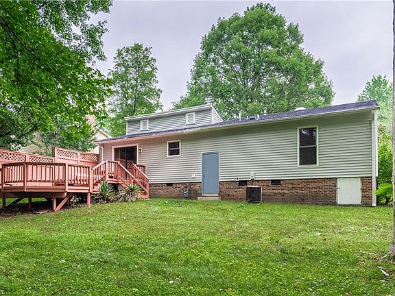 2nd image of 816 Edinburgh Dr