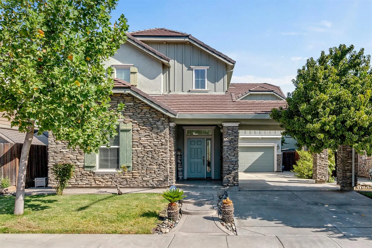 2417 Golden Leaf Ln photo 1