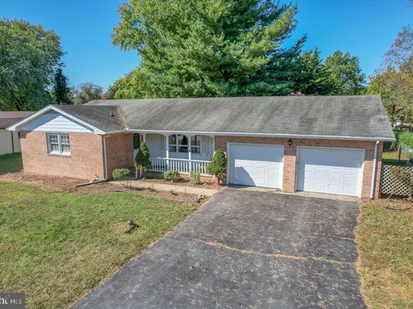 54 Meadow Glen Dr, Dover, DE 19901