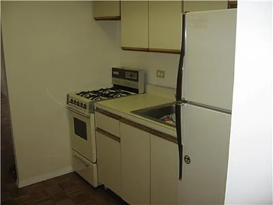 Rented by RELO REDAC INC. | media 4