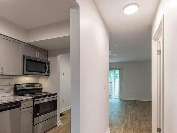 3rd image of 100 Rocky Creek Dr #100