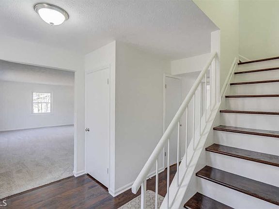 4th image of 1304 Mohawk Dr NW