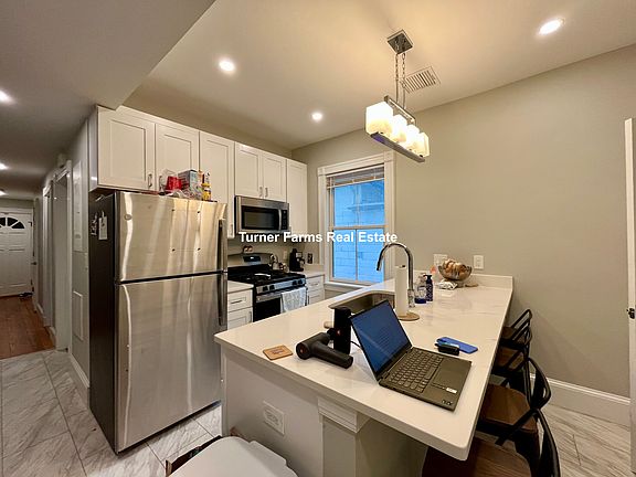 4th image of 267 E Cottage St #1A