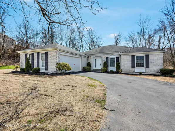 113 Jomar Dr, Moscow, PA 18444