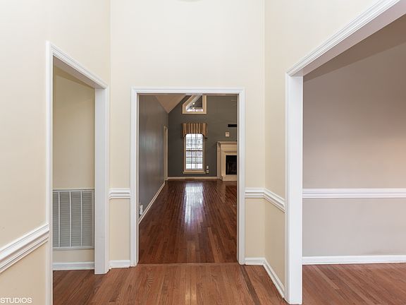 3rd image of 2411 Lennox Ct