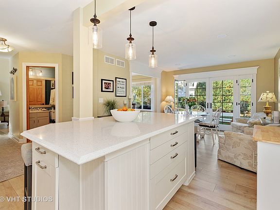 5th image of 216 Lenox Ct